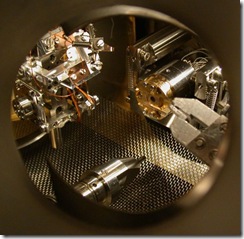 Vacuum chamber of scanning tunneling electron microscope