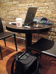 abandoned laptop in coffee shop